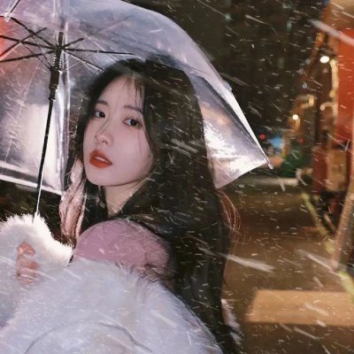骑自行车的女人